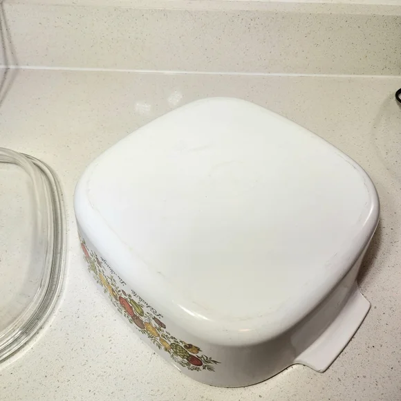 Vintage Corning Ware 4 QT. A-34-B Covered Casserole Dish - Picture 5 of 13